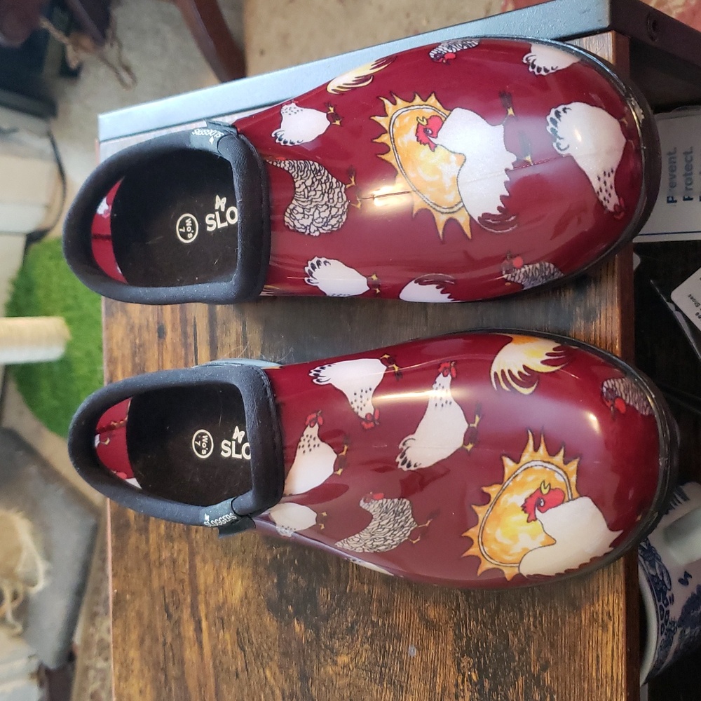 Sloggers Waterproof Rain and Garden Red Barn Chicken Print Clogs - Picture 2 of 12